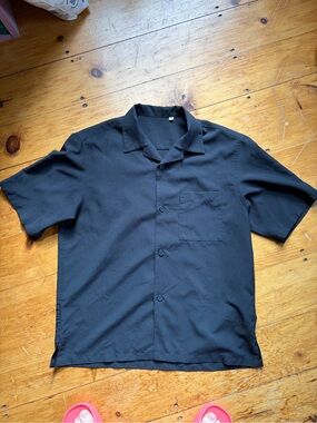 GU - Men's Black Short-Sleeve Button Front Shirt